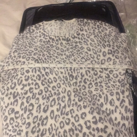 Ann Taylor petites L cheetah print sweater - Picture 5 of 7